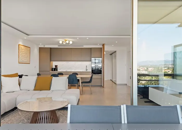 Vue Exceptionnelle Et Montagne , Piscine Et Tennis 昂蒂布